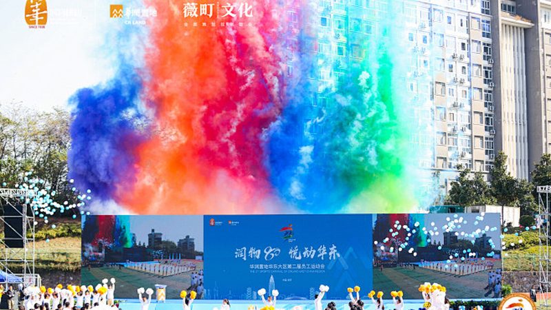 在纪录片拍摄过程中，团队协作至关重要。以下是一些团队协作与分工的建议：